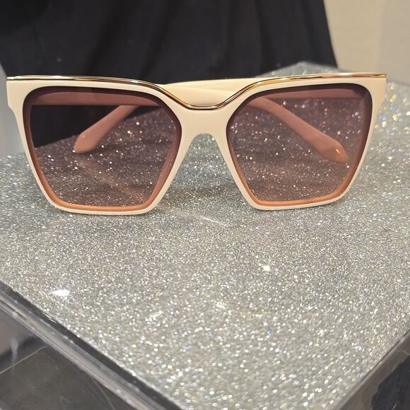 Quay Australia Level Up Large Square Sunglasses- Champagne Frame/Brown Fawn Lens - Picture 5 of 8